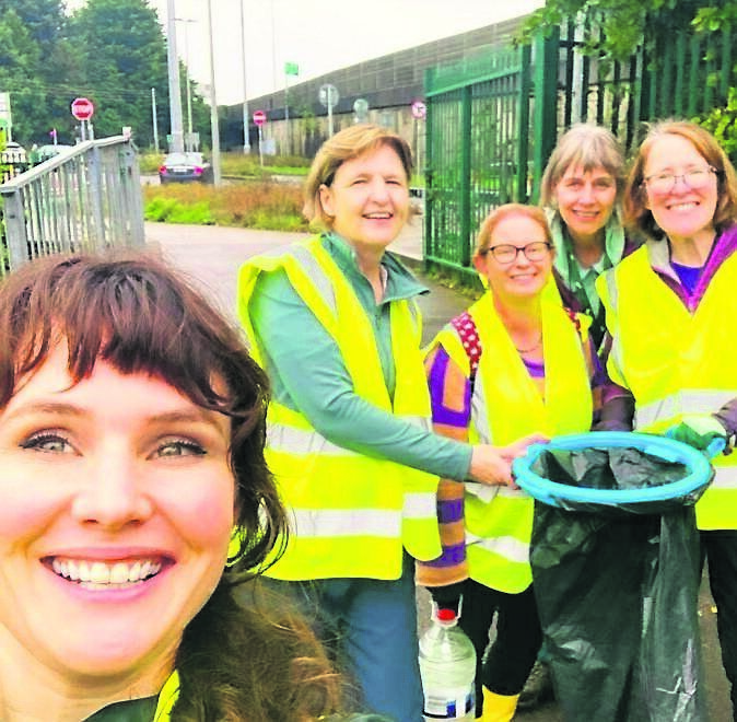 Breen’s Centra in Donnybrook donates a brand new hedge trimmer to Douglas Tidy Towns, received in store by volunteers Colette Flynn, Tara de Montfort, and Tina Nicholson on November 11.