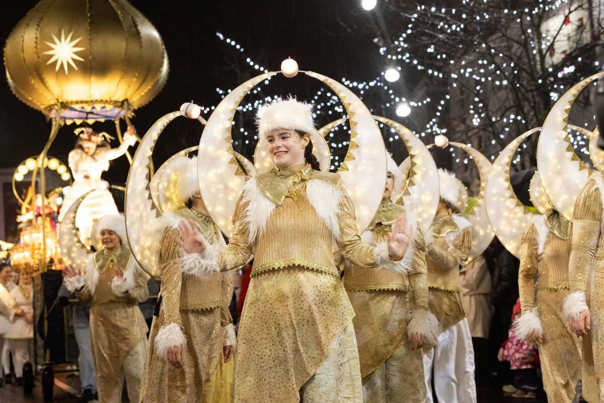 LUXe Street Theatre performing on Patrick St at the Corkmas Christmas Parade.Pic. Darragh Kane