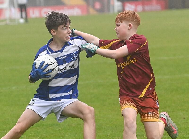 Eoin O hIfearnain of GC Chionn tSaile keeps possession under pressure from Oisin O’Sullivan of Ballyheada. Picture: David Keane. Eoin O hIfearnain of GC Chionn tSaile keeps possession under pressure from Oisin O’Sullivan of Ballyheada. Picture: David Keane.