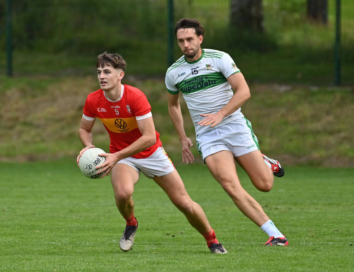Darragh Clifford, Éire Óg, breaking away from Ian Walsh of Kanturk. Picture: Dan Linehan Darragh Clifford, Éire Óg, breaking away from Ian Walsh of Kanturk. Picture: Dan Linehan