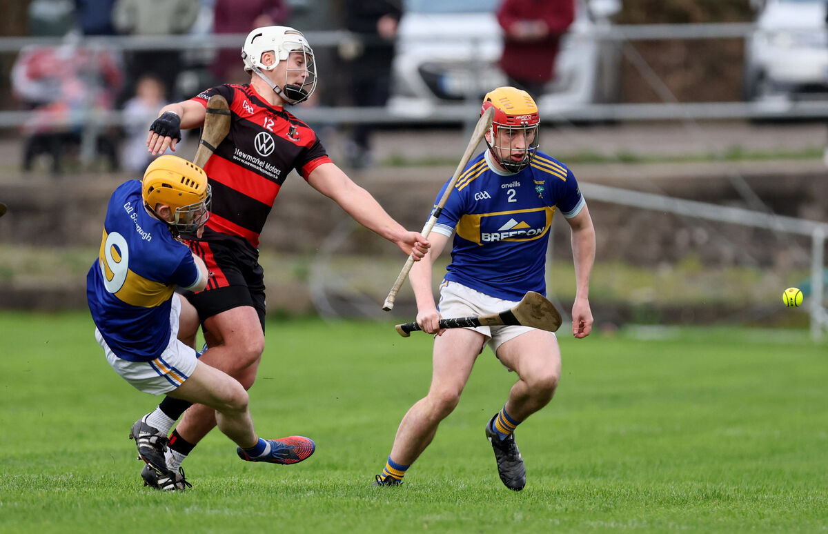  Cian Crowley, Newmarket, challenged by Damien Murphy and David Guinee, Kilshannig. Picture: Jim Coughlan.