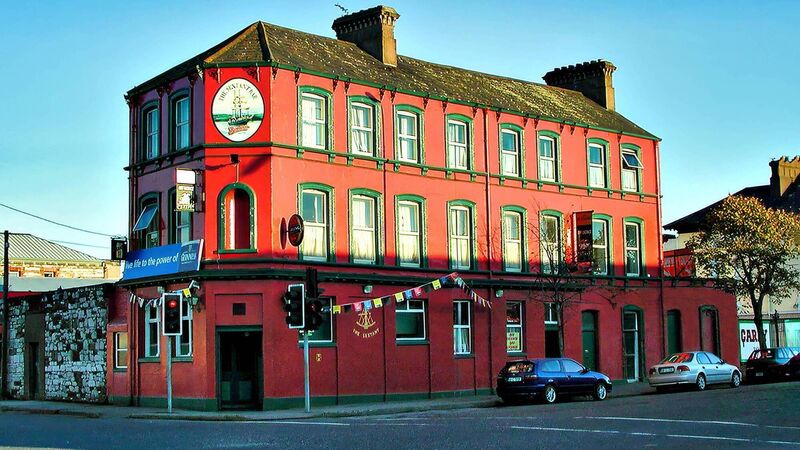 Readers say ‘cheers’ as Cork institutions highlighted in new book on Irish pubs