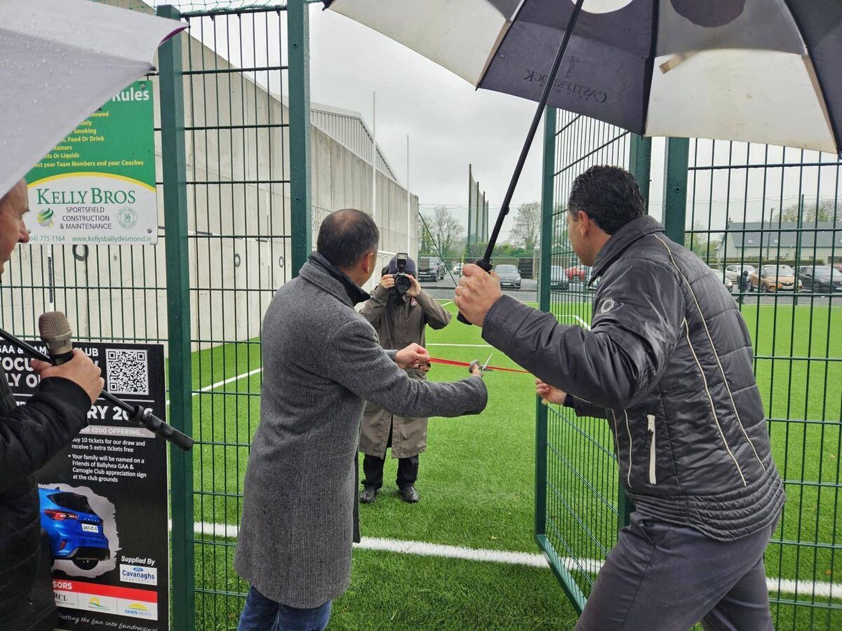 Jason Sherlock and Seán Óg Ó hAilpín cutting the ribbon.