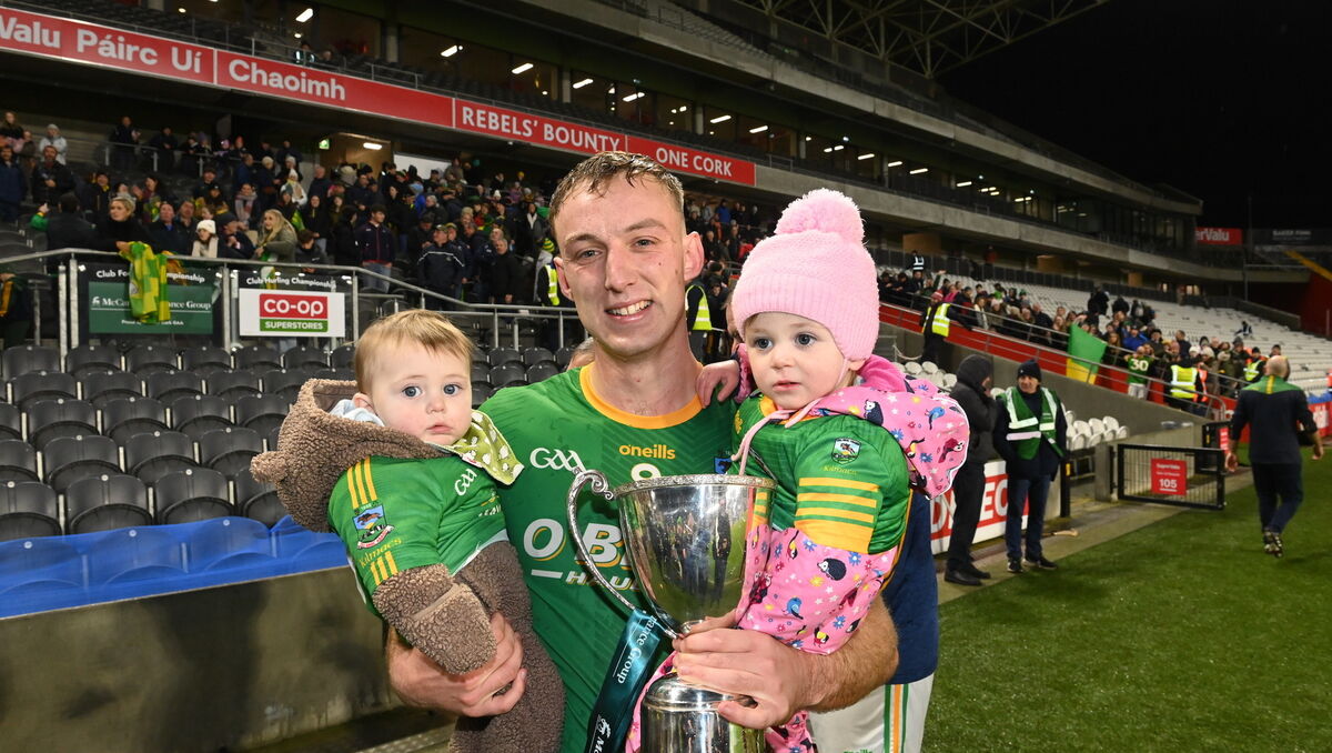  Kilmacabea captain Ian Jennings with children Croia and Richie. Picture: Larry Cummins