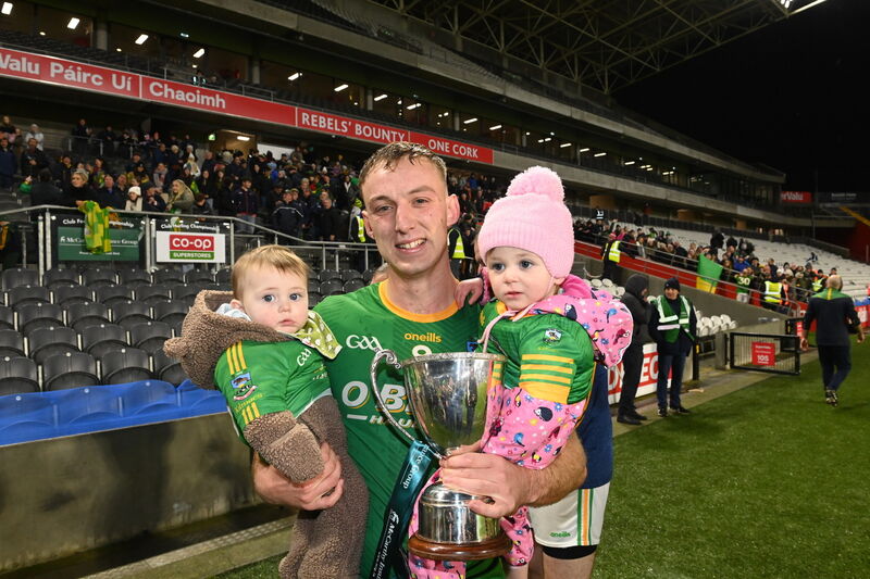  Kilmacabea captain Ian Jennings with children Croia and Richie. Picture: Larry Cummins