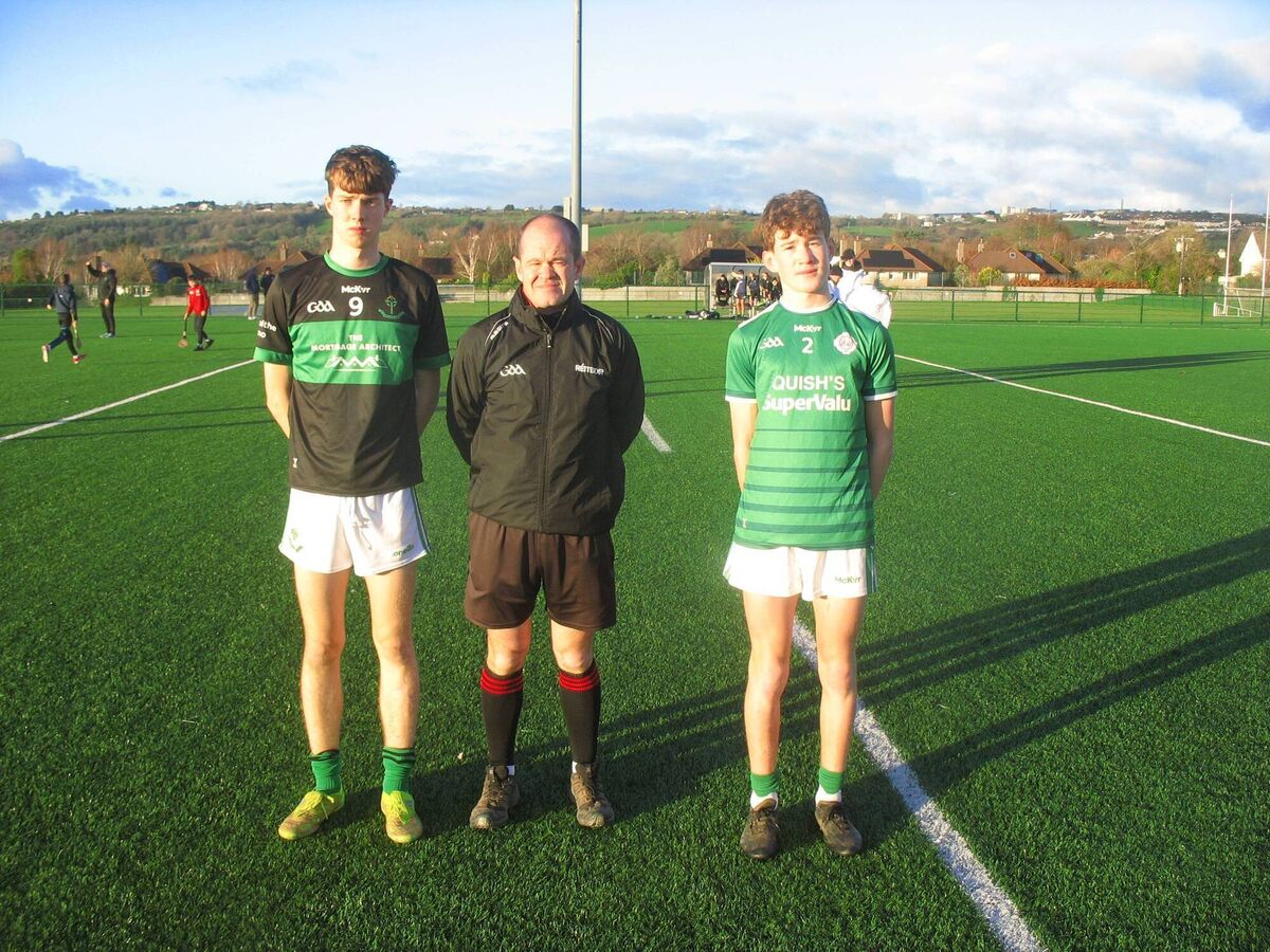 Referee Anthony O'Regan accompanied by captains Cian Fitzpatrick (Nemo Rangers) and Ruadhrí Ó Conaill (Ballincollig). 
