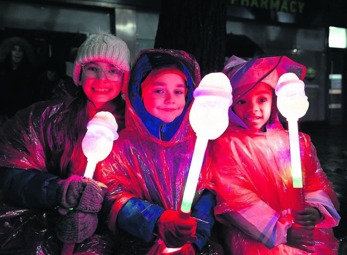 Alannah Doyle O’Mahony, Joshua Doyle O’Mahony, Carrigaline, and Aleesa Samuels, Cork, at the Corkmas Christmas Parade. For full details, visit website www.corkmas.ie	Picture: Darragh Kane
                    