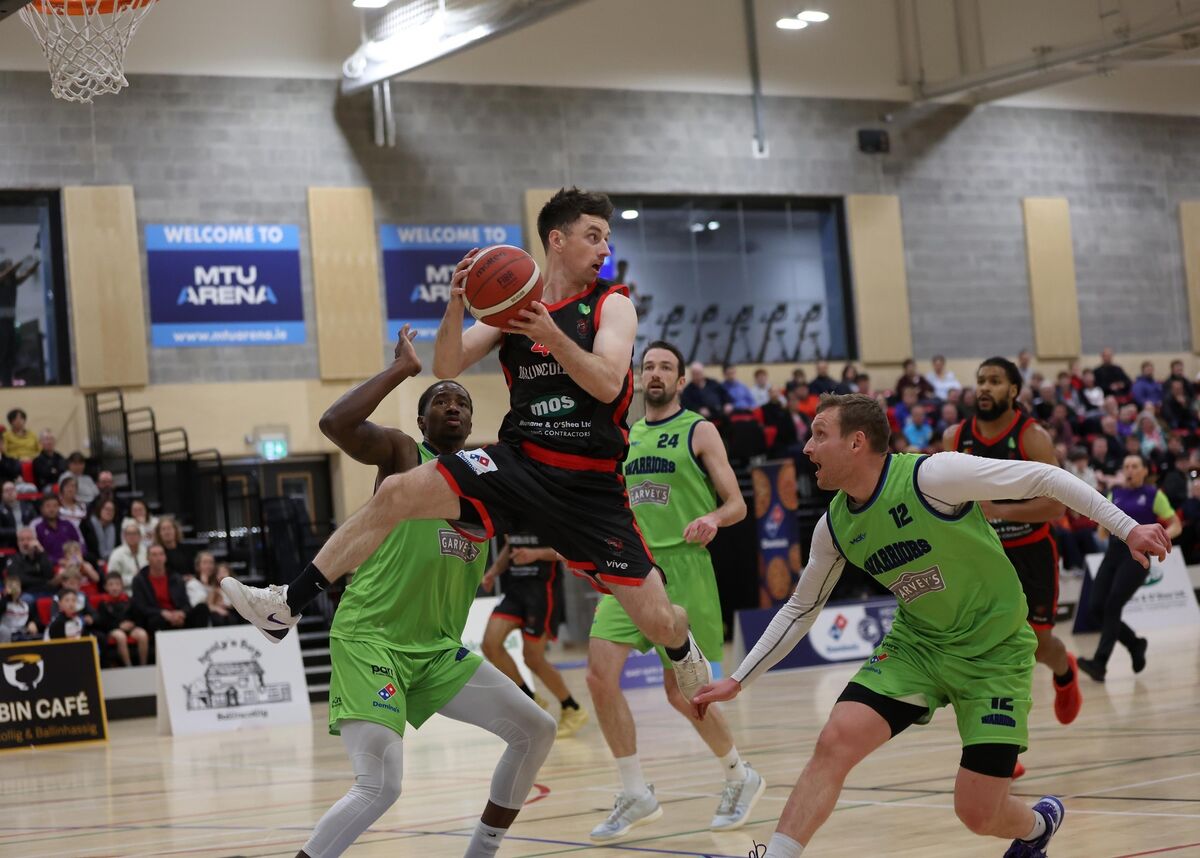  Adrian O'Sullivan, Ballincollig, takes on Irshaad Hunte and Daniel Jokubaitis, Tralee. Picture: Jim Coughlan.