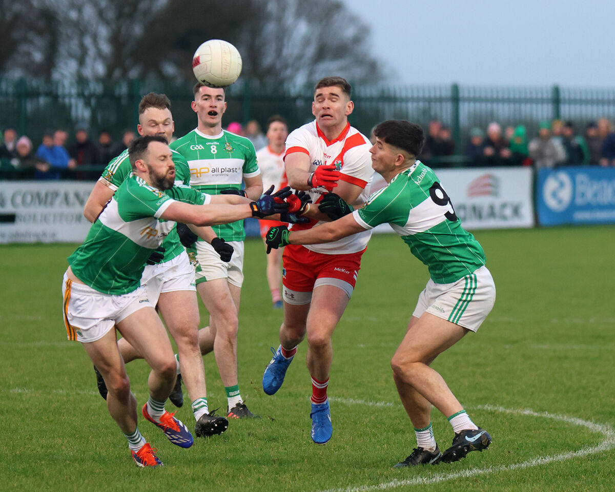 Aghabullogue players battle for the ball. Picture: Brendan Gleeson Aghabullogue players battle for the ball. Picture: Brendan Gleeson