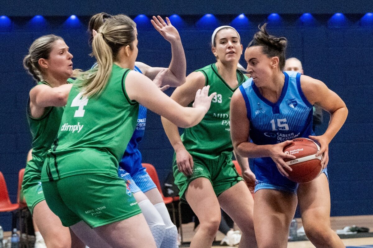 UCC Glanmire’s Emer Dunne drives forward through a wall of Portlaoise defence during their Women’s Super League clash at Neptune Stadium. Picture Chani Anderson.