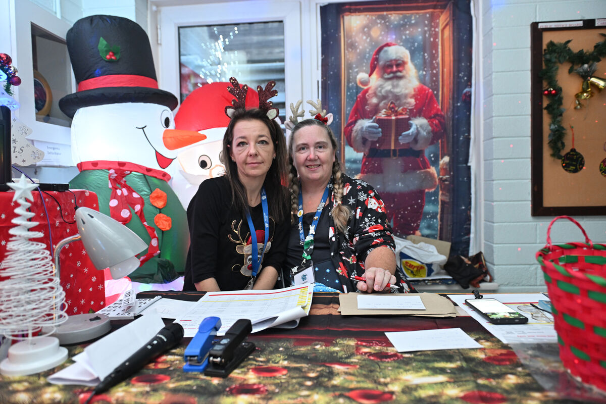 Beata and Carolyn at the Santa Claus visit to at Ard Bhaile, Mayfield, Cork. Picture Dan Linehan Beata and Carolyn at the Santa Claus visit to at Ard Bhaile, Mayfield, Cork. Picture Dan Linehan