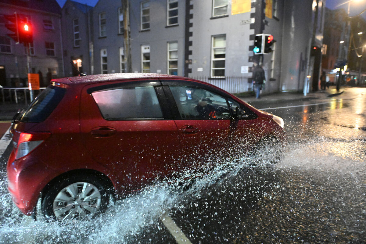  High tide surges over the River Lee at South Terrace and Georges Quay as Storm Bram brings an orange weather warning to Ireland’s south coast. Picture .Dan Linehan