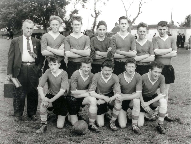 Glasheen Evans Cup r/u 1963. Back: Dave Fahy, John Carroll, Barry McGann, Denis O'Sullivan, Brendan Cronin, Tom Garry, Tony O'Sullivan. /Front: Donie Murphy, Micky Grainger, Micky Desmond, Connie Hurley, D J Holland. Glasheen Evans Cup r/u 1963. Back: Dave Fahy, John Carroll, Barry McGann, Denis O'Sullivan, Brendan Cronin, Tom Garry, Tony O'Sullivan. /Front: Donie Murphy, Micky Grainger, Micky Desmond, Connie Hurley, D J Holland.