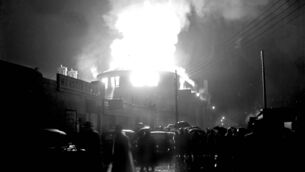 <p class="contextmenu internal_Caption">Crowds gather as fire engulfs Cork Opera House 70 years ago, on December 12, 1955</p> <p class="contextmenu internal_Caption">Crowds gather as fire engulfs Cork Opera House 70 years ago, on December 12, 1955</p>