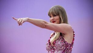 Taylor Swift pays tribute to fans as reason she could reclaim master recordings Taylor Swift pays tribute to fans as reason she could reclaim master recordings