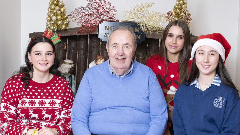 Student volunteers join Share residents for Christmas lunch in Cork