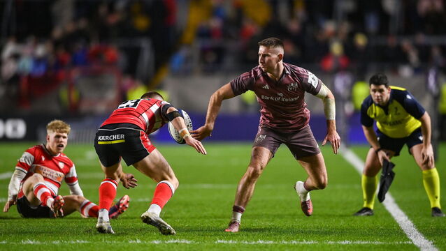 <p>Ben O'Connor of Munster in action against Jack Cotgreave of Gloucester at SuperValu Páirc Ui Chaoimh. Picture: David Fitzgerald/Sportsfile</p>