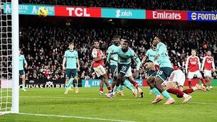 Arsenal need last-gasp winner against plucky Wolves to move five points clear Arsenal need last-gasp winner against plucky Wolves to move five points clear
