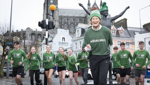 <p>Sonia O’Sullivan pictured with Students from Coláiste Muire, Cobh.  Photo: Gerard McCarthy.</p>