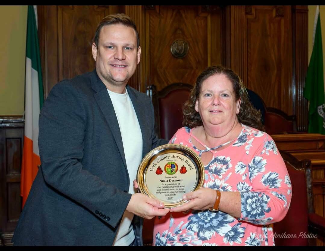 Cork Boxing: Gary Stewart, CEO IABA, making a presentation to Nuala Desmond, Rylane, at Cork City Hall. Cork Boxing: Gary Stewart, CEO IABA, making a presentation to Nuala Desmond, Rylane, at Cork City Hall.