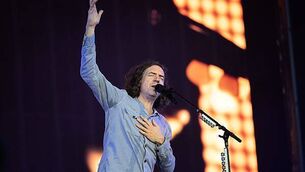 Snow Patrol frontman donates £20k to Belfast soup kitchen Snow Patrol frontman donates £20k to Belfast soup kitchen