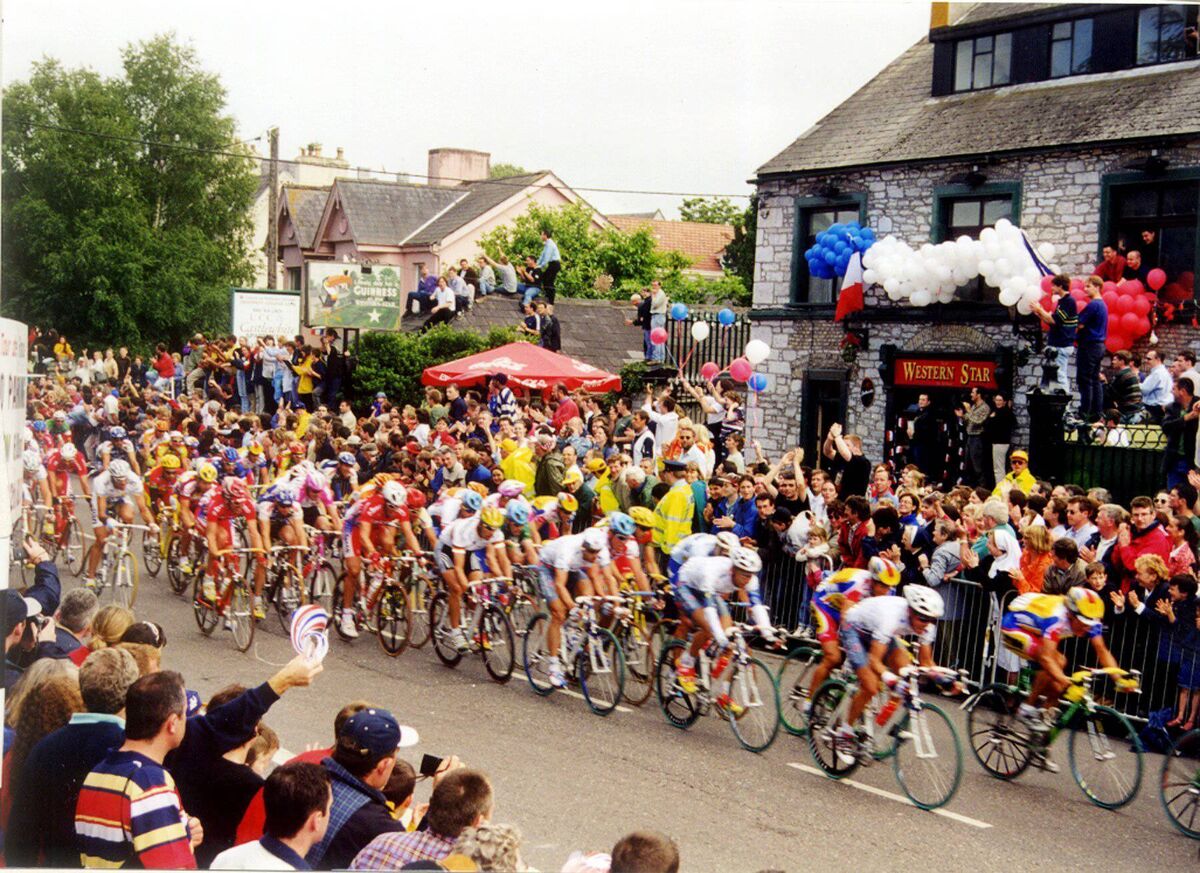 
                        Q11: The Tour de France passes The Western Star en route to the finish line at the Carrigrohane Straight - in which year? 