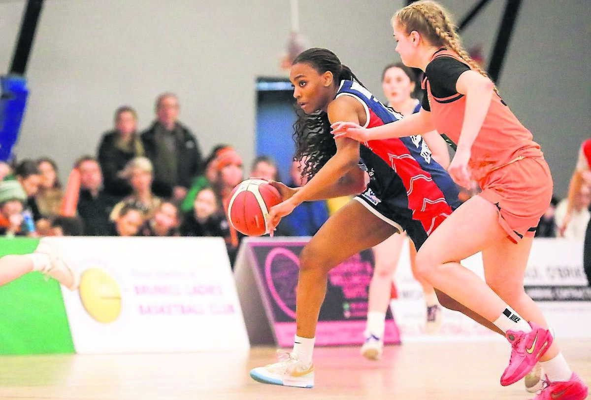 Brunell’s Francesca Kyamageco breaks through the Kilkenny defence during the U18 Womens National Cup semi-final between Gurranabraher Credit Union Brunell and Kilkenny Stars at the Parochial Hall in Churchfield.	Picture: David Creedon
                    