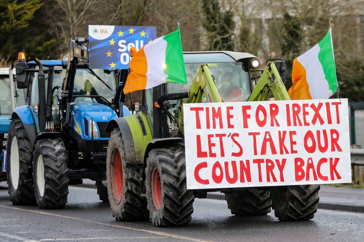 Several thousand Irish farmers protested on January 10 against the European Union's trade deal with the South American bloc Mercosur, a day after EU states approved the treaty despite opposition from Ireland and France. 	Photo by Gareth Chaney.