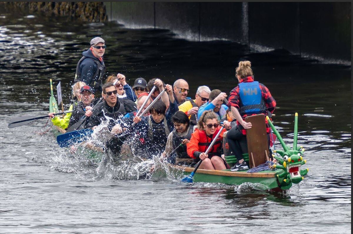 Meitheal Mara dragon boat racing.