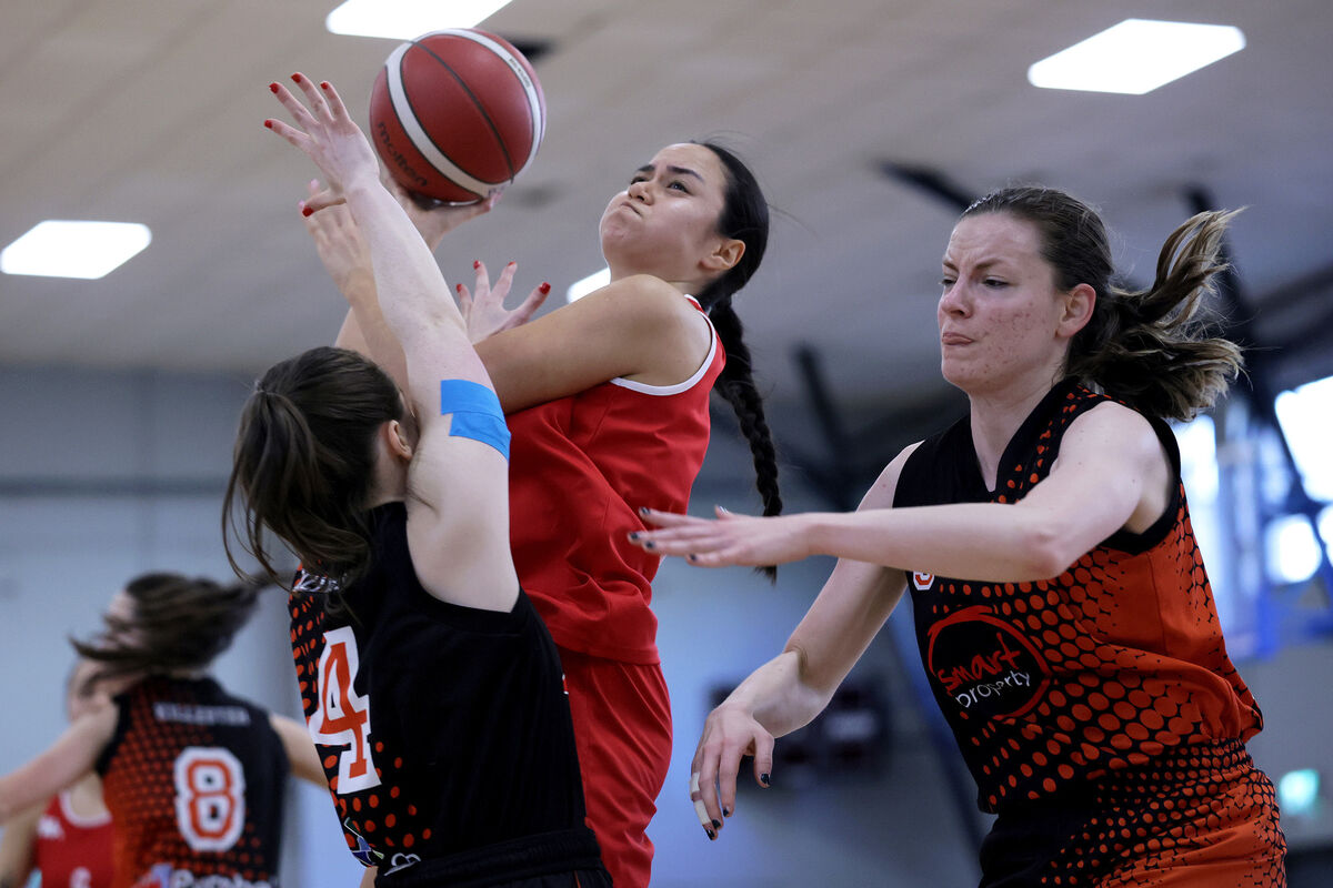 Mathews' Niamh Braham with Gemma Kirwan and Johanna Barbier of Killester. Picture: INPHO/Laszlo Geczo