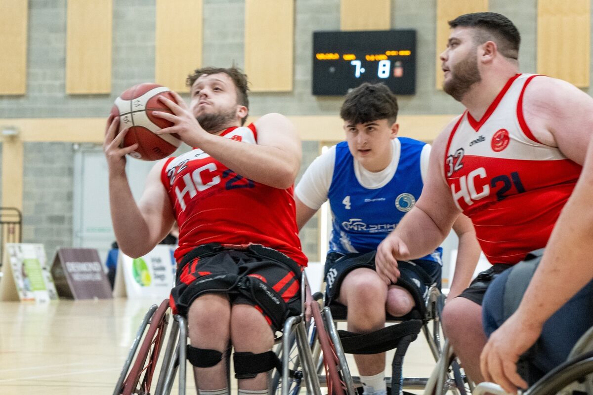 Rebel Wheelers’ Darragh O’Regan takes on a contested shot under pressure. PicturE: Chani Anderson