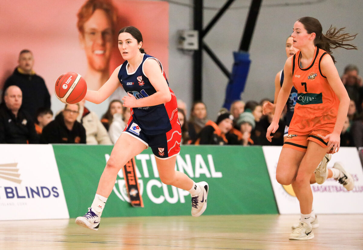 Brunell's Abbie Lyons breaks down court. Picture: David Creedon