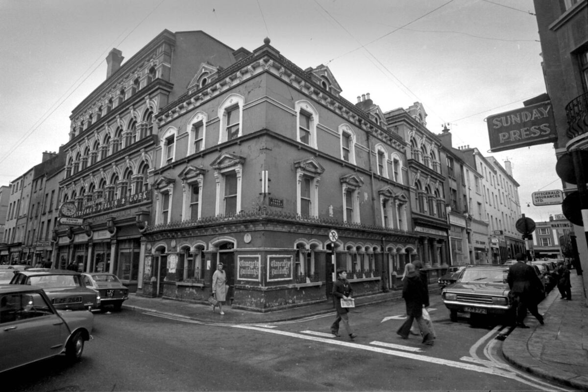 The corner of Oliver Plunkett Street and Cook Street in 1973. The sign for J McCarthy’s is visible on the premises next to the Clancarty Buildings.
