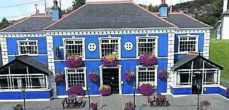 Tá Ard na Laoi, tábhairne iomráiteach Bhéal Átha’n Ghaorthaidh, ar díol.