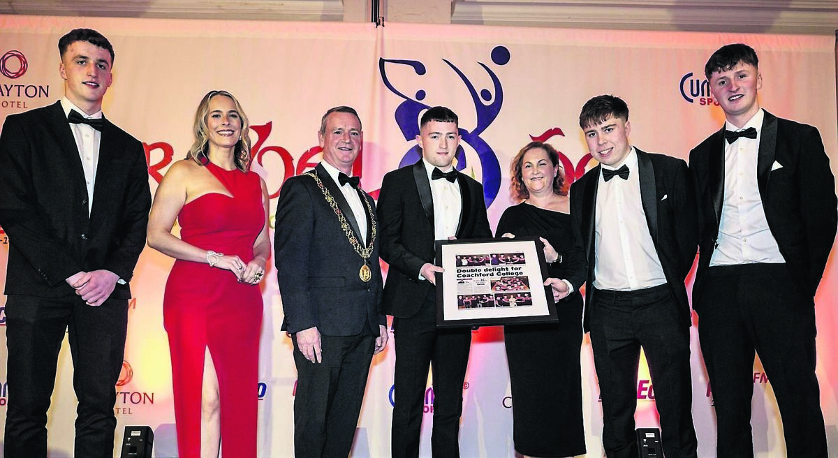 The Lord Mayor Councillor Fergal Dennehy makes a presentation to Rebel Óg April winners Coachford College, at the Rebel Óg awards annual dinner at the Clayton Hotel, Silversprings. Also included are Nicola Cullinane, brand marketing manager ‘The Echo’ and Norina O’Callaghan, director of sales and marketing, Clayton Hotel, Silversprings.