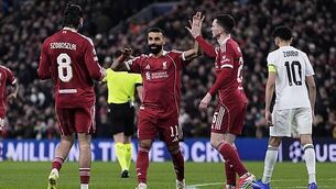 Liverpool thrash Qarabag and ease into last 16 in Champions League Liverpool thrash Qarabag and ease into last 16 in Champions League