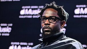 Cher accidentally calls Kendrick Lamar Luther Vandross in record of the year win