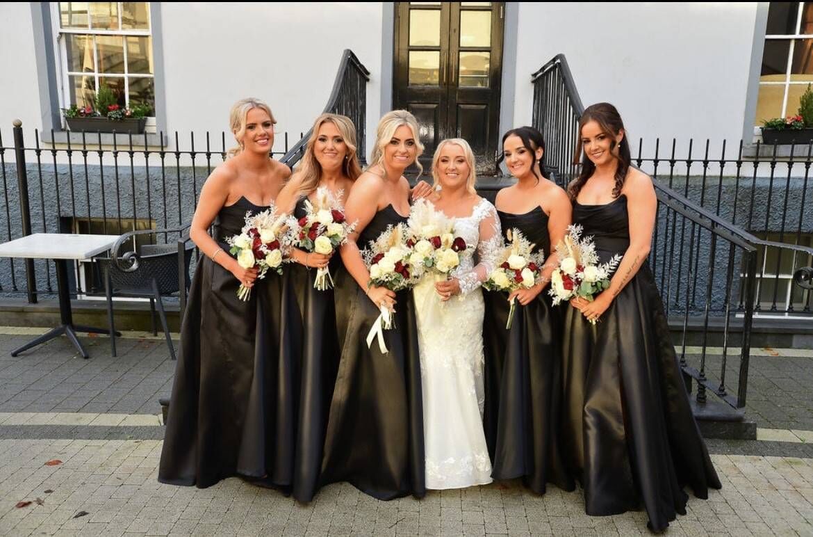 Jennifer pictured with her bridesmaids. 