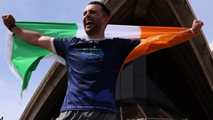 Large crowds celebrate at Sydney Opera House to mark end of Roscommon man’s global cycle