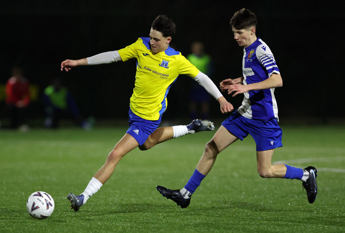  David Clarke O'Mahony, College Corinthians, closes in on Aaron Crowley, Leeds. Picture: Jim Coughlan.