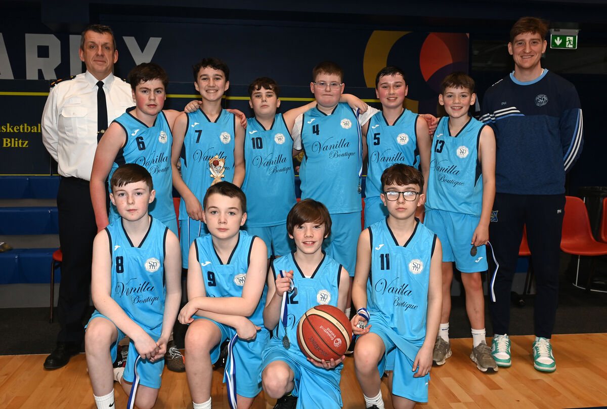  Upper Glanmire NS, runners-up in the shield final, with Garda Supt Conor Dillon. Picture: Larry Cummins