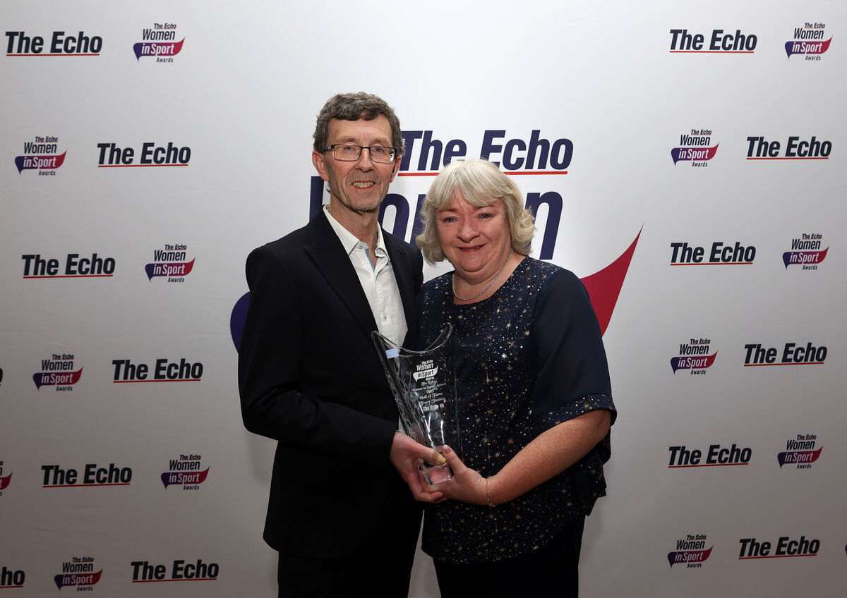  Rory Noonan, Chief Sub-Editor The Echo presents Tracy Sheehan, with the Hall of Fame Award. Picture: Jim Coughlan.