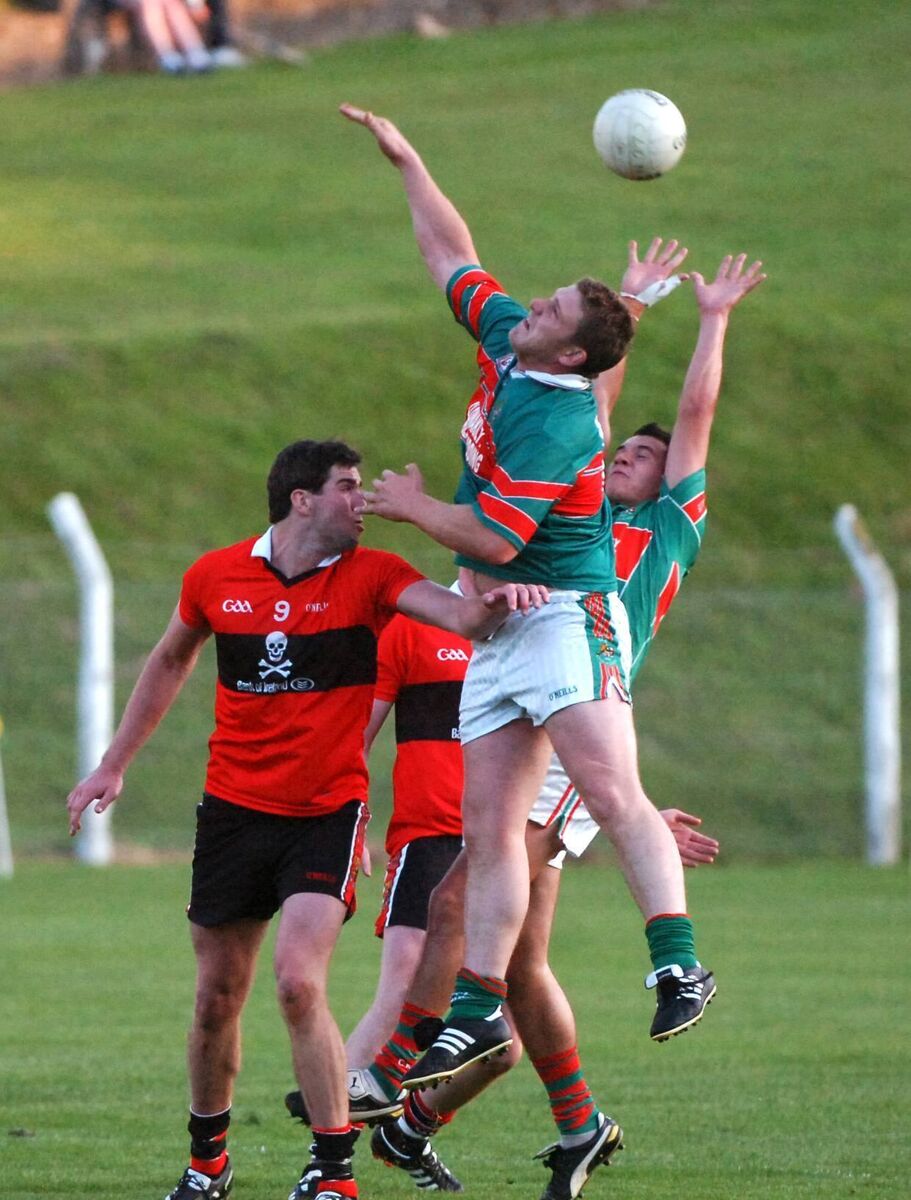 Midfield action under a dropping ball in the second half of UCC and Clonakilty's quarter-final in Bandon, 2011. Picture: Larry Cummins.