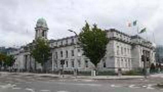 <p class="contextmenu internal_Caption">Pictured is Cork’s City Hall which was opened in the 1930s. The original building was destroyed in the Burning of Cork. Picture: Denis Minihane</p>