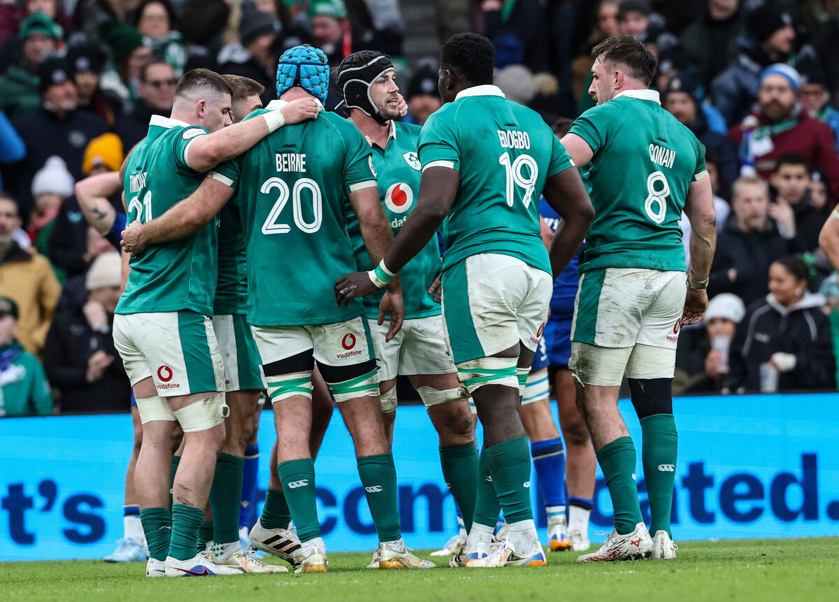 Ireland vs Italy: A view of a Irish huddle 