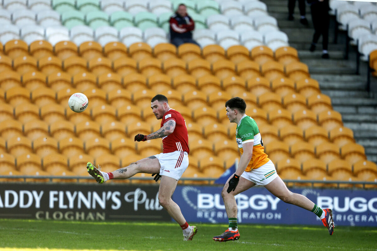 Offaly vs Cork: Cork's Seán Walsh and Niall Furlong of Offaly 