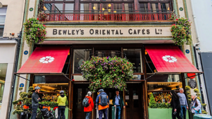 Court upholds decision that Johnny Ronan owns all six Bewley's windows on Grafton Street Court upholds decision that Johnny Ronan owns all six Bewley's windows on Grafton Street