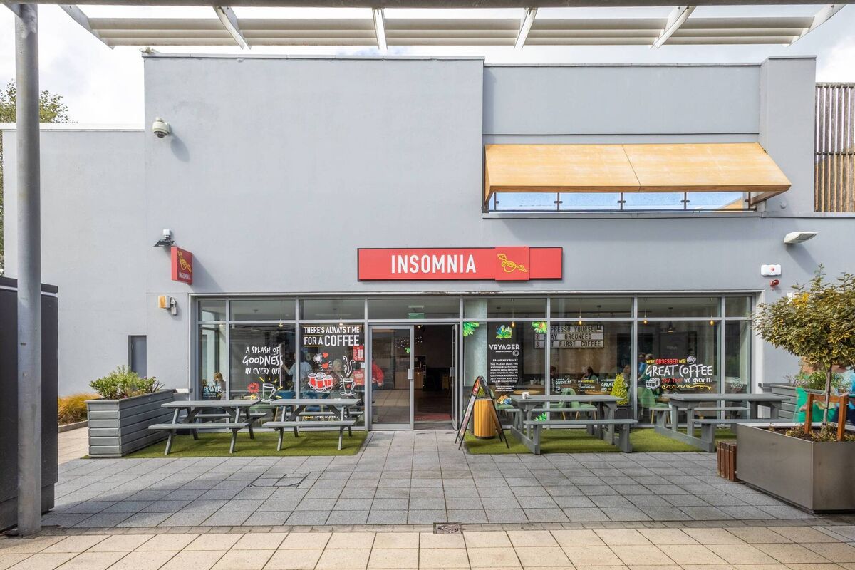 Visitors to McCabes Pharmacy can call into the nearby cafés, restaurants and various other retail outlets. 