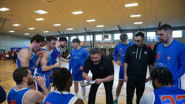 <p>UCC Demons coach Danny O'Mahony in the closing moments of the game on Sunday. Picture: Noel</p>