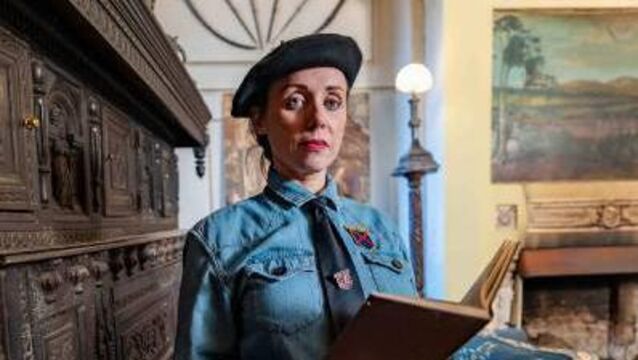 <p class="contextmenu internal_Caption">A scene from Mná na Léinte Gorma on TG4</p>